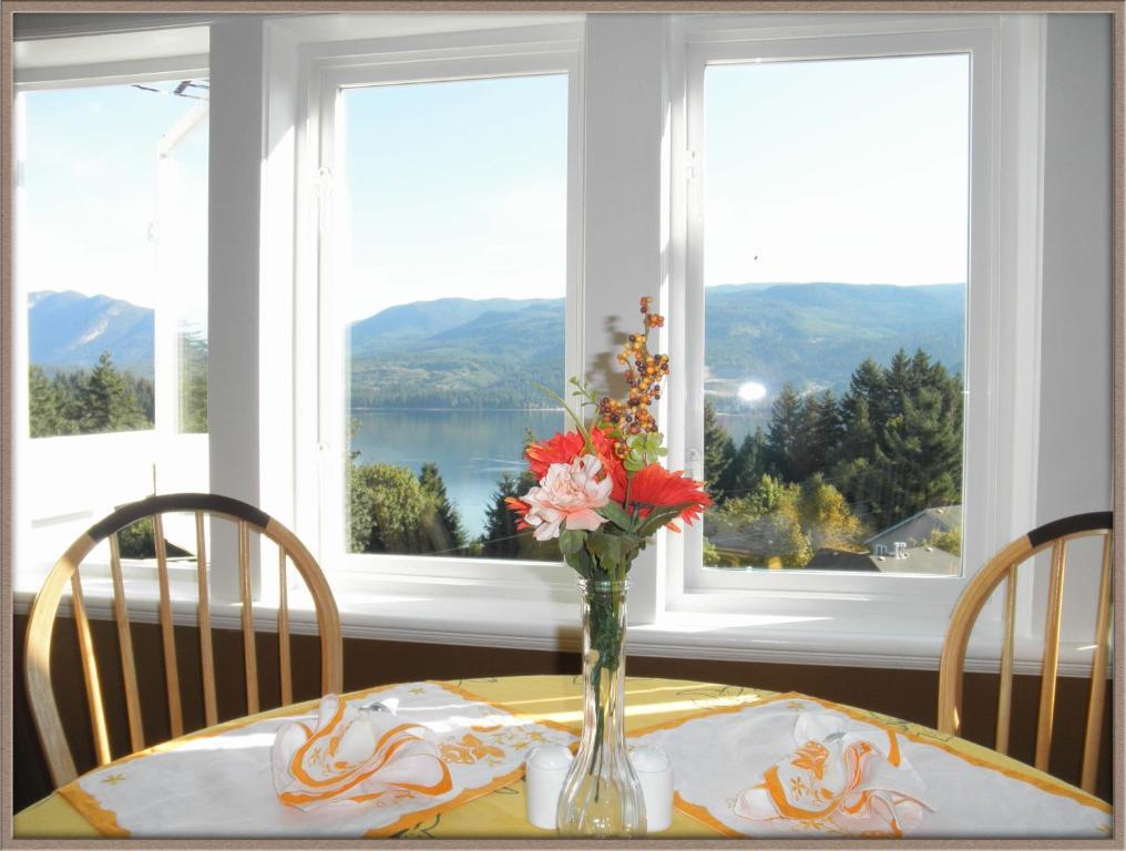Above The Inlet Hotel Sechelt Bilik gambar