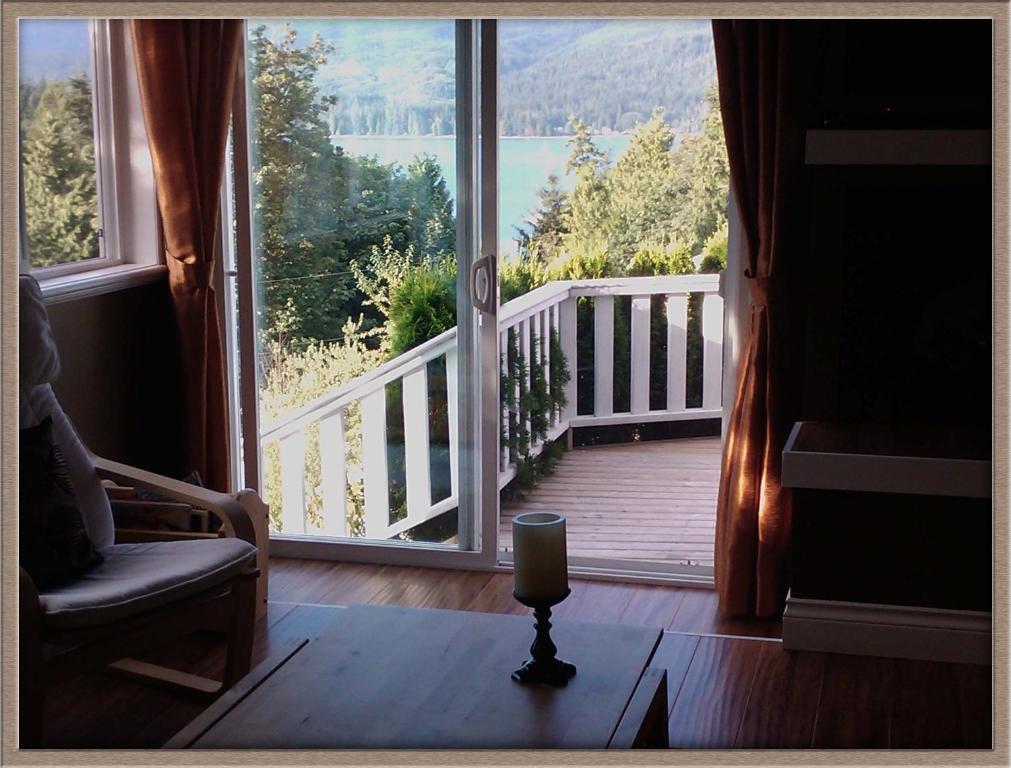 Above The Inlet Hotel Sechelt Bilik gambar